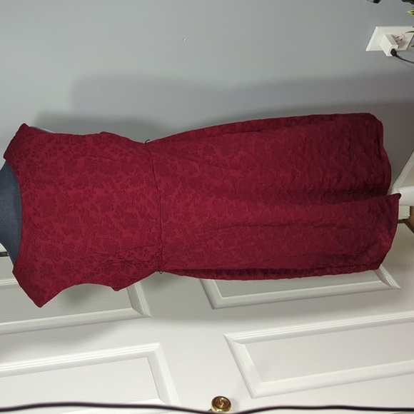 Motherhood Maternity Sleeveless Burgundy Floral Dress - Picture 4 of 13